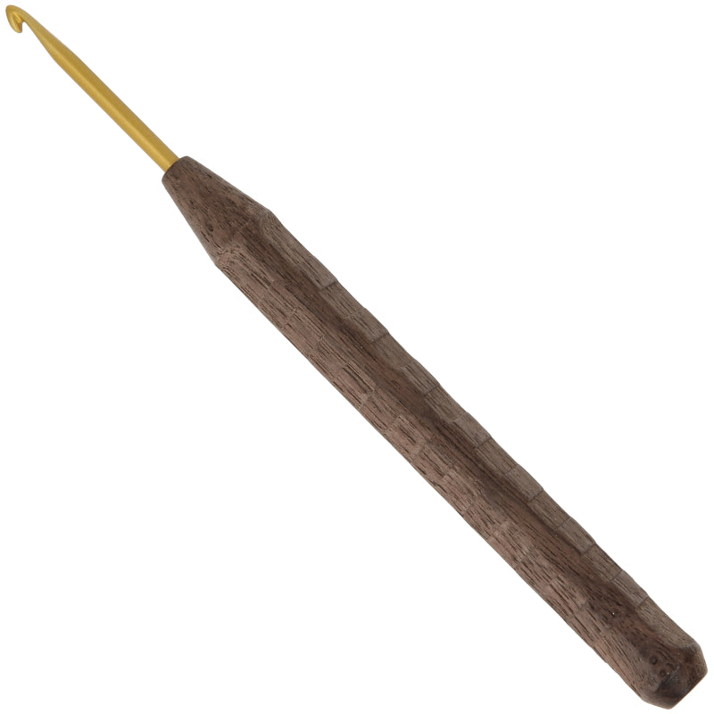 Crochet en laine, noix or 16cm